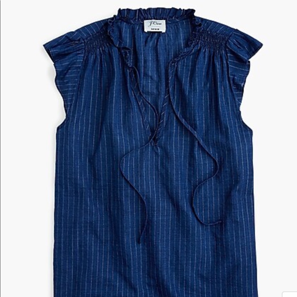 Sleeveless tie neck top